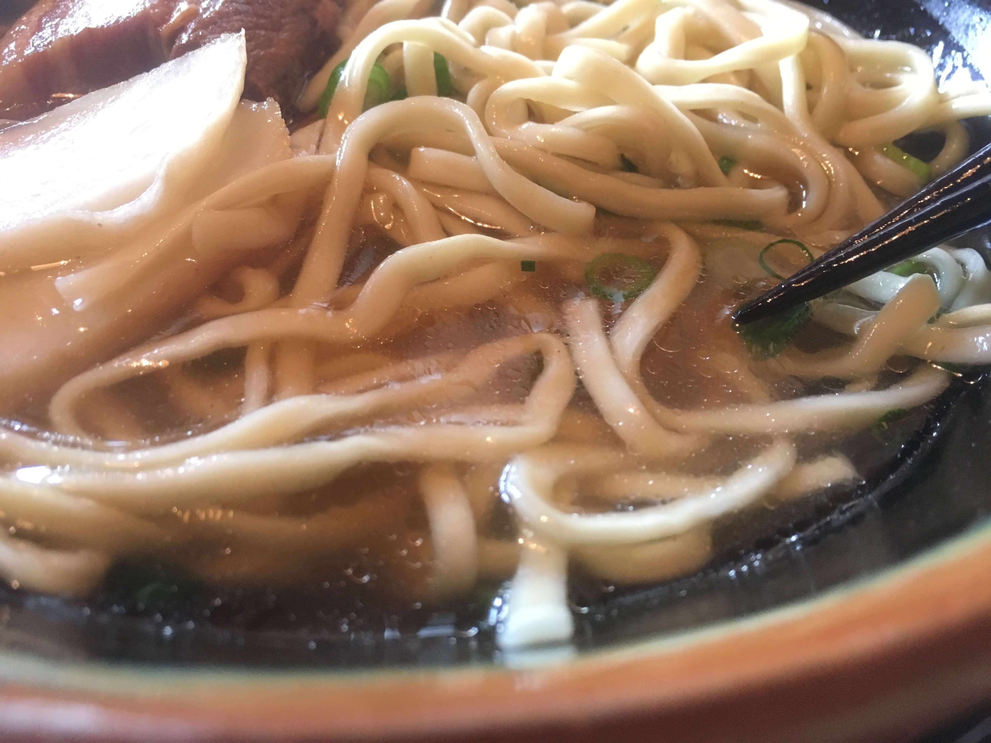 首里殿内（すいどぅんち）の沖縄そばのスープ